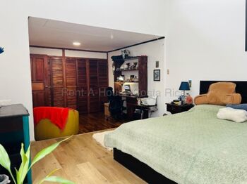 Alquiler casa amueblada con jacuzzi, balcón y 2 parqueos #26-2176 GS en Sabanilla, Montes De Oca, San José — $1,731 - Foto 5 de 12