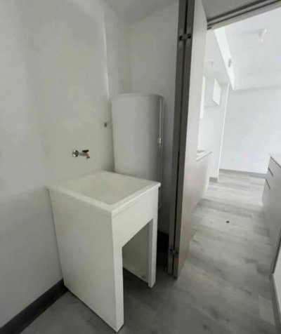 ALQUILO HERMOSO APARTAMENTO CON PARQUEO, EN TORRE SER, ESCALANTE en Carmen, San José — $260,000 - Foto 3 de 28