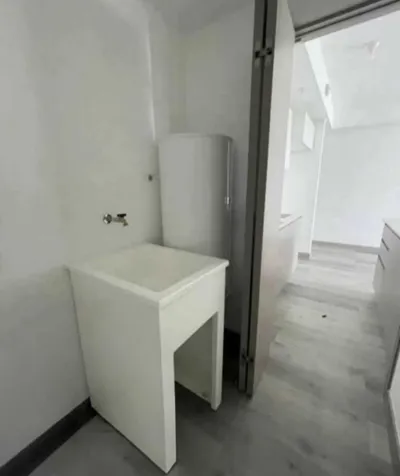 ALQUILO HERMOSO APARTAMENTO CON PARQUEO, EN TORRE SER, ESCALANTE en Carmen, San José — $1,400 - Foto 3 de 28