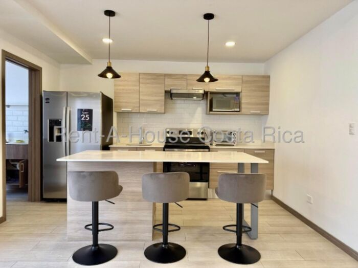 Se alquila casa en San Antonio Escazú 26-1474 in San Antonio, Escazú, San José — $1,700