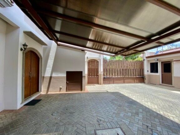 Bella casa en venta Santa Ana Centro en Santa Ana, San José — ₡ 90 000 000