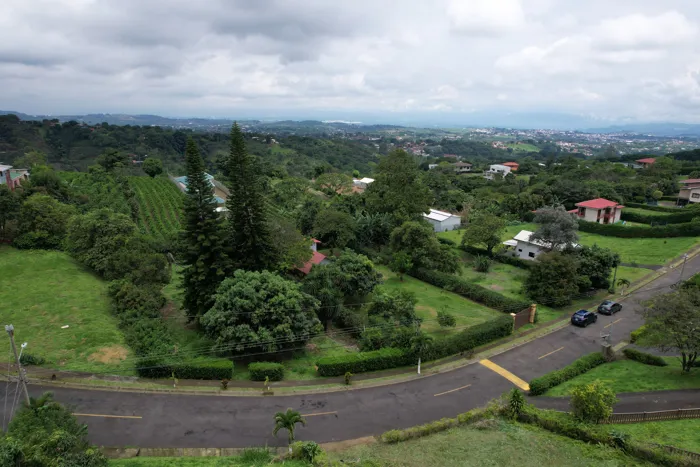Lote con hermosa vista en Condominio el Roble en Bolívar, Grecia, Alajuela — ₡ 37 500 000 - Foto 2 de 11