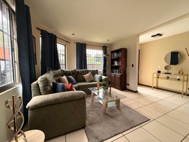 Alquiler de casa completamente amueblada con jacuzzi #27-114 GS en San Rafael, Escazú, San José — $1,750 - Foto 3 de 10