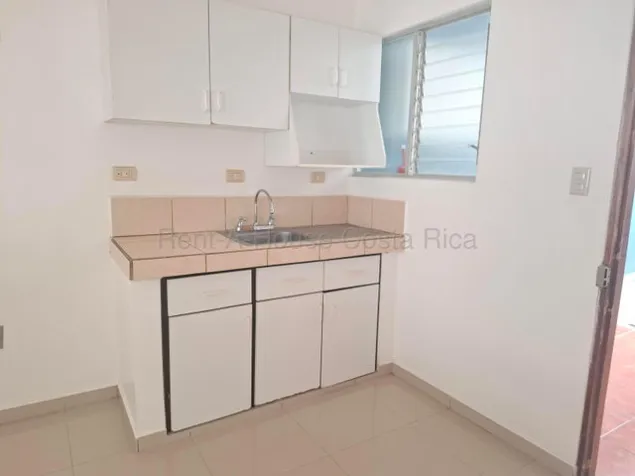 Venta de Casa AMUEBLADA en Moravia-La Trinidad. RAH 27-882 in La Trinidad, Moravia, San José — $230,000 - Photo 3 of 12