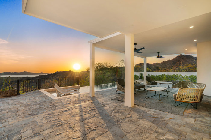 Beach house for sale en Santa Cruz, Guanacaste — $1,490,000 - Foto 2 de 27