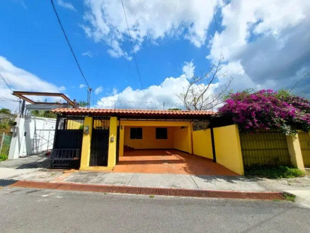 Venta de Esta Maravillosa Casa en Escazú / Mls. 25-1807 OFC JB in Escazú, San José — $260,000 - Photo 2 of 16