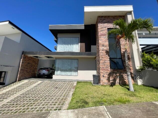 Venta de Casa Duplex ideal para Inversión en Condominio 26-1069 en Puente De Piedra, Grecia, Alajuela — $285,000