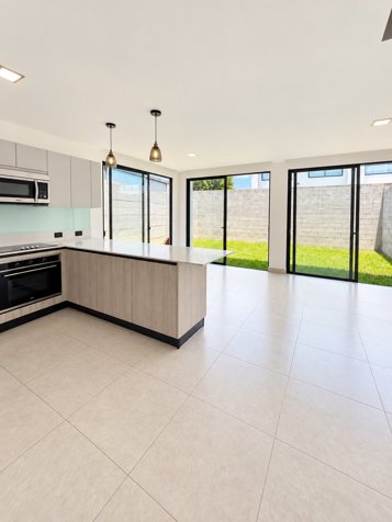 Alquiler en Lindora en Pozos, Santa Ana, San José — $2,350 - Foto 3 de 12