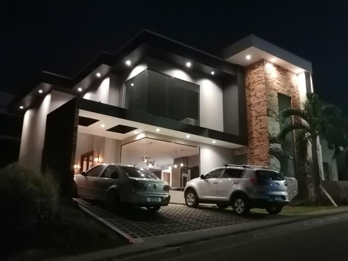 VENTA DE EDIFICIO CON DOS CASAS DUPLEX, ALAJUELA, GRECIA, MONTEZUMA en Grecia, Alajuela — $285,000