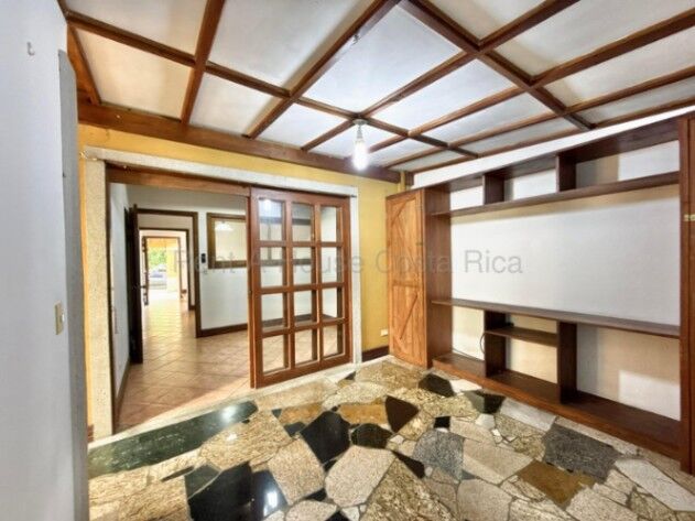 CASA PARA INVERSION EN VENTA EN HEREDIA in San Francisco, Heredia — ₡ 120 000 000