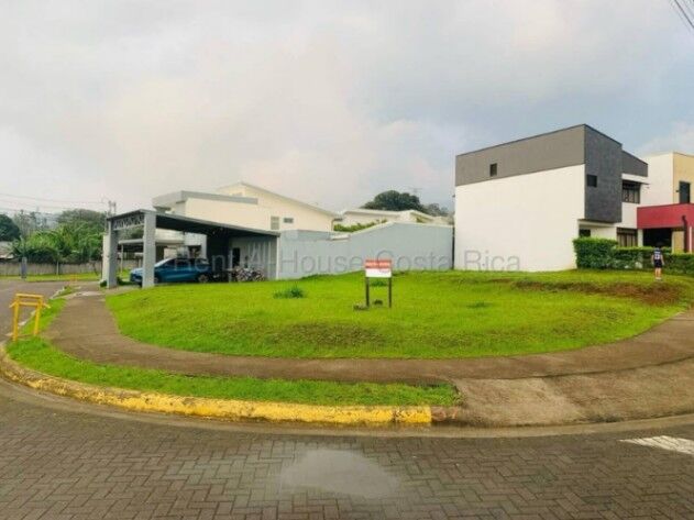 Venta de Lote ESQUINERO en La Unión-Concepción-Cartago. RAH 26-2171 en Concepción, La Unión, Cartago — ₡ 52 000 000