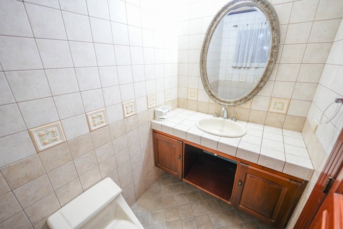 Casa independiente de 3 Habitaciones + Sala de TV en Rohrmoser en Pavas, San José — $2,800 - Foto 3 de 25