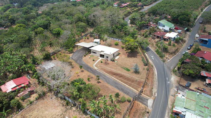Casa en Venta Porozal de Naranjo en Naranjo, Alajuela — $390,000 - Foto 2 de 19