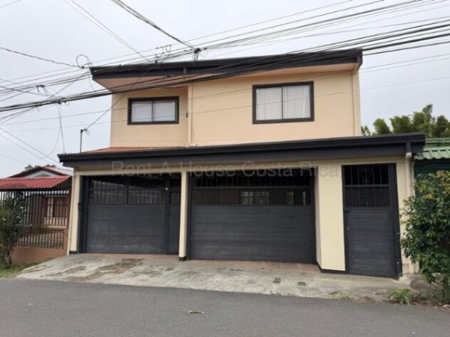 CASA EN ALQUILER EN SANTO DOMINGO DE HEREDIA en Pará, Santo Domingo, Heredia — $1,800