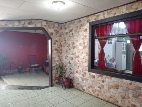 Se vende espaciosa casa en San Pablo de Heredia 26-617 en San Pablo, Heredia — $164,000