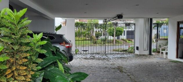 Venta de Magnifica Casa en Escazú / Mls. 25-1430 OFC JB en Escazú, San José — $238,000