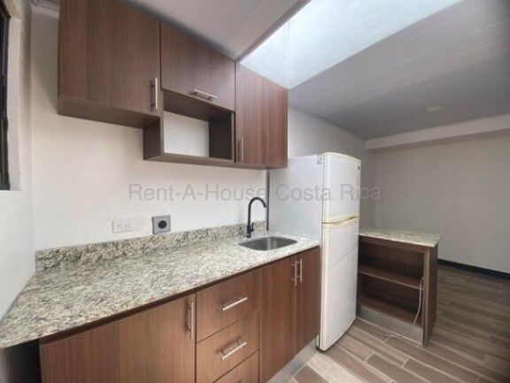 Alquiler de Apartamento en Escazú. RAH 26-1933 in Escazú, San José — ₡ 200 000