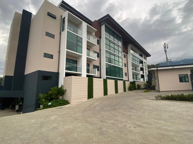 Venta o Alquiler Apartamento de Lujo en Escazú in Escazú, San José — $460,000
