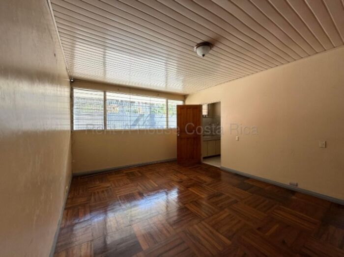 Se vende casa con amplio patio en Escazú San José 26-1594 in Escazú, San José — $395,000