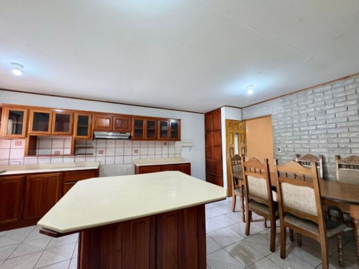 Se vende casa en Escazú San José 26-1099 en San Rafael, Escazú, San José — $443,000
