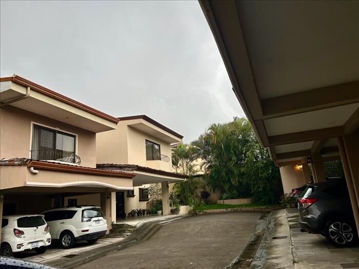 VENTA DE CASA, SAN JOSÉ, SANTA ANA CENTRO, RESIDENCIAL PRIVADO en Santa Ana, San José — $215,000