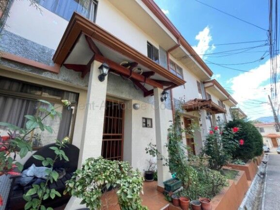 MLS-26-1913 LS VENTA CASA ZAPOTE SAN JOSE CONTACTENOS AL # 86127562 en Zapote, San José — ₡ 72 000 000