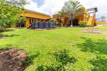 Casa Moderna amueblada a solo 5 minutos del centro de Grecia en Grecia, Alajuela — $450,000 - Foto 2 de 36