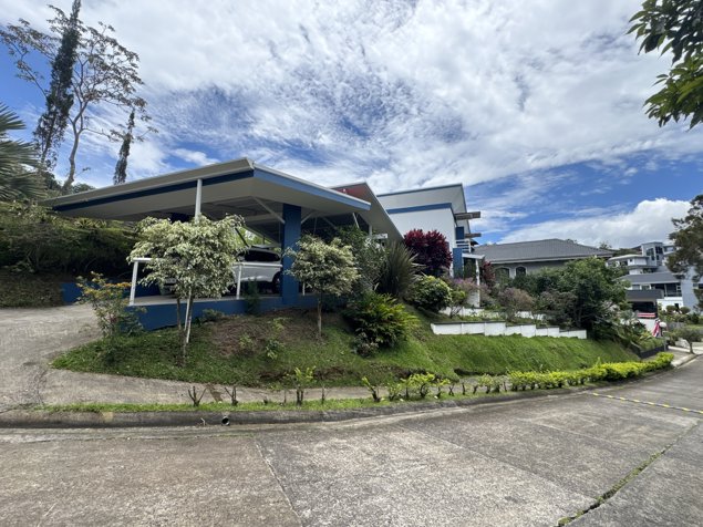 Vende casa en Condominio Doña Emma, San Jerónimo de Moravia (AD) in San Jerónimo, Moravia, San José — $460,000