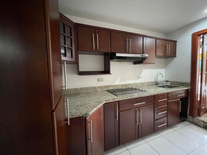 Venta de Casa + 4 APTOS en Catedral, San José. RAH 26-1912 in Catedral, San José — ₡ 150 000 000