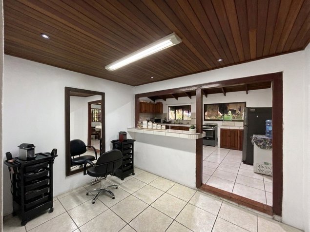 VENTA DE CASA DE 5 HABITACIONES, BARRIO JESÚS, ATENAS, ALAJUELA en Jesús, Atenas, Alajuela — $239,000 - Foto 3 de 15