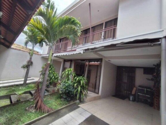 Se vende propiedad con 1 casa y 2 apartamentos en Zapote San José 24-1248 en Zapote, San José — ₡ 208 000 000 - Foto 2 de 21