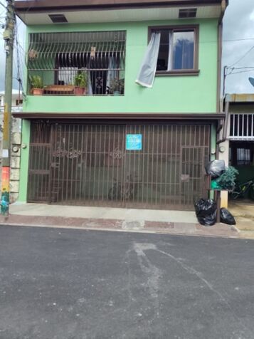 CASA CON APARTAMENTOS EN VENTA - ALAJUELA en San José, Alajuela — ₡ 98 000 000