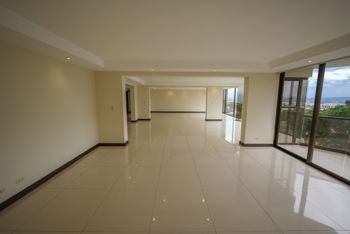 Espacioso Apartamento de 3 Habitaciones en Bello Horizonte in Escazú, San José — $485,000 - Photo 5 of 21