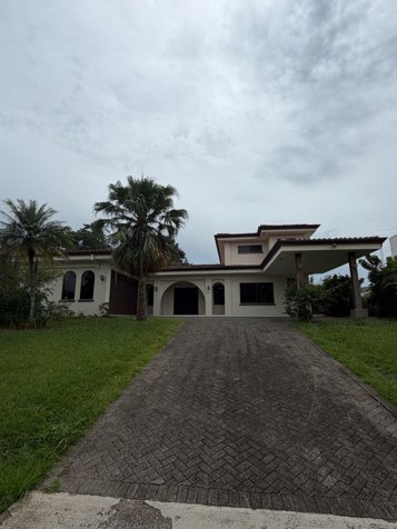 Casa en Venta - Los Reyes, La Guacima. en Guácima, Alajuela — $495,000