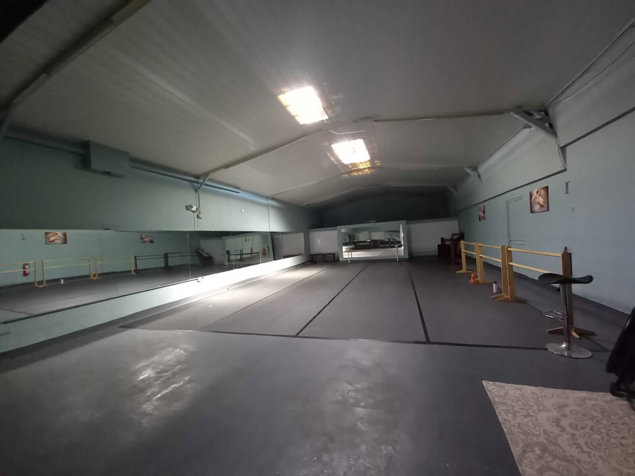 Edificio nave comercial Guadalupe teatro oficinas academia gimnasio in Guadalupe, Goicoechea, San José — $870,000