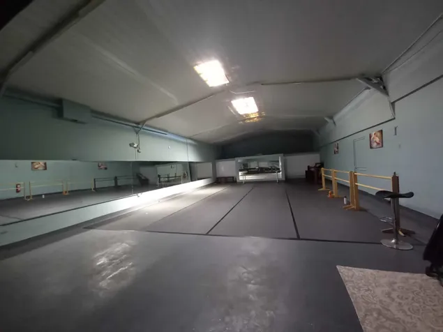 Edificio nave comercial Guadalupe teatro oficinas academia gimnasio en Guadalupe, Goicoechea, San José — $870,000