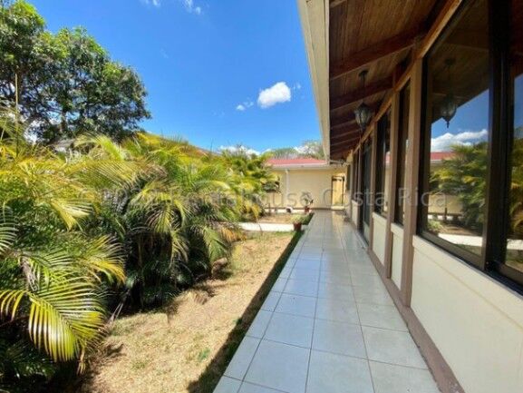 MLS-25-1836 LS VENTA QUINTA SANTA ANA SAN JOSE COMTACTENOS AL # 86127562 en Santa Ana, San José — $625,000