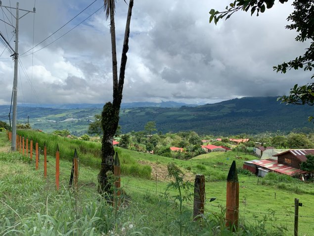 HERMOSA QUINTA DE DESCANSO EN ALQUILER Y VENTA en Santa Cruz, Turrialba, Cartago — $2,500