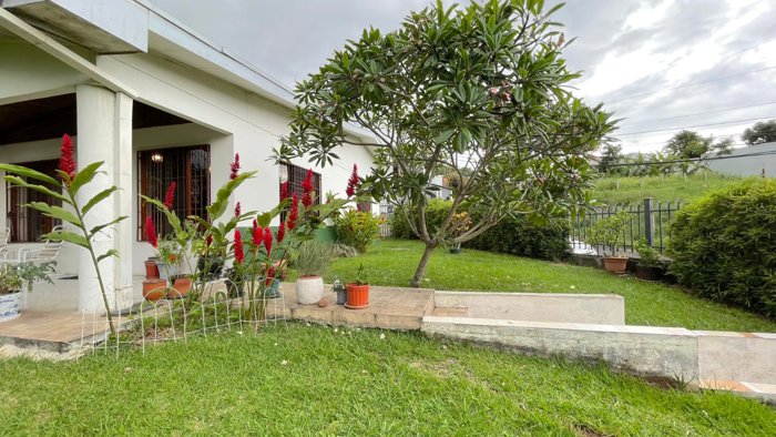 CASA ESQUINERA EN VENTA DE UNA PLANTA EN ESCAZÚ en San Rafael, Escazú, San José — $260,000 - Foto 3 de 24