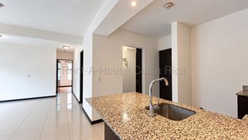 Apartamento Venta Granadilla Curridabat 76 Millones 74m2 5to Nivel Vista Irazu 2 Bodegas en Granadilla, Curridabat, San José — 76 000 000 ₡ - Foto 2 de 9