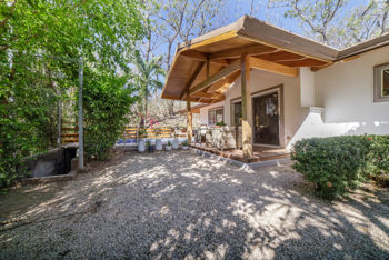 Casa con Piscina Privada en Nosara a Solo 5 Minutos de Playa Pelada in Nosara, Nicoya, Guanacaste — $749,000 - Photo 2 of 40