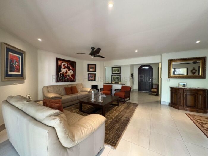 Se vende casa con terraza y jardín en Belén Heredia 26-1494 en San Antonio, Belén, Heredia — ₡ 270 000 000