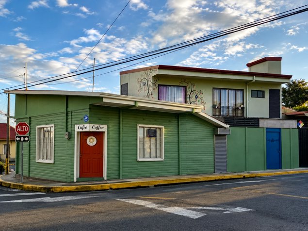Propiedad comercial con apartamento independiente – San Rafael de Heredia in San Rafael, Heredia — ₡ 108 000 000