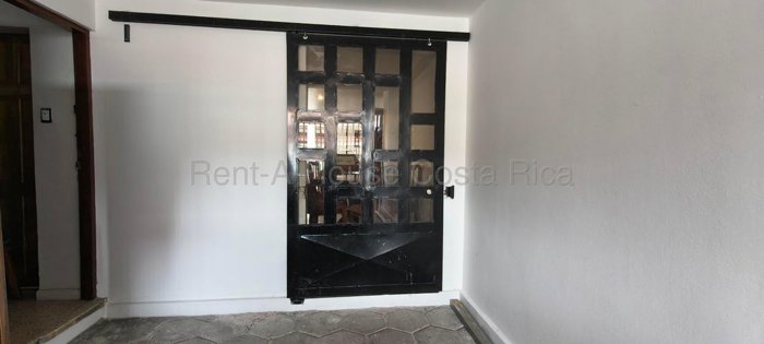Alquiler de APARTAMENTO AMUEBLADO en San Fco de Dos Ríos, San José. RAH 27-473 en San Francisco de Dos Ríos, San José — ₡ 325 000