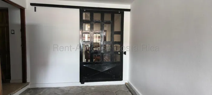 Alquiler de APARTAMENTO AMUEBLADO en San Fco de Dos Ríos, San José. RAH 27-473 en San Francisco de Dos Ríos, San José — ₡ 325 000