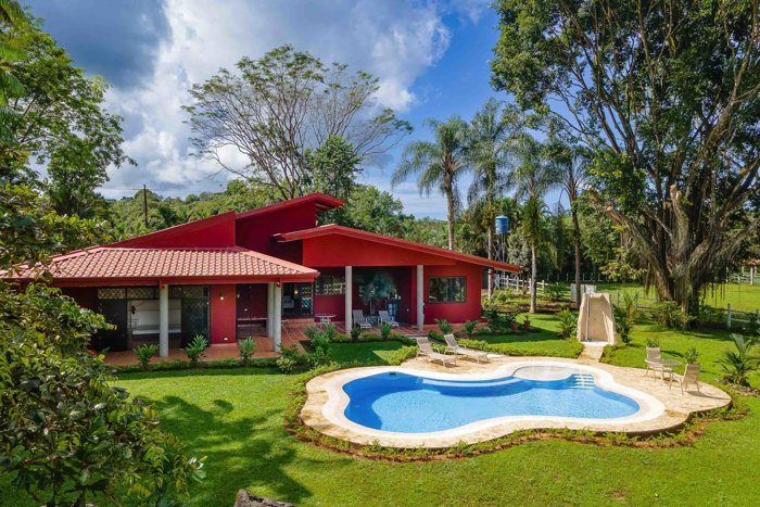 Hacienda de Lujo con Piscina y 18 Ha en Naranjito, Manuel Antonio en Naranjito, Quepos, Puntarenas — $1,499,000