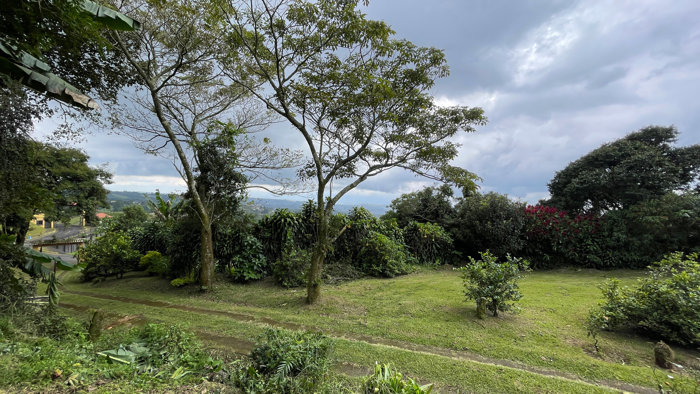 Spacious Property with Large Lot in San Isidro de Grecia in Grecia, Alajuela — ₡ 155 000 000 - Photo 3 of 15