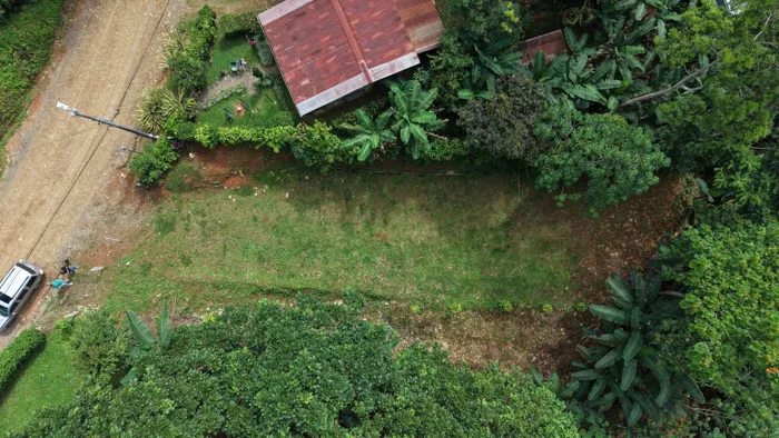 SE VENDE LOTE LISTO PARA CONSTRUIR RODEADO DE NATURALEZA Y A 10 MINUTOS DEL CENTRO en Páramo, Pérez Zeledón, San José — ₡ 10 000 000 - Foto 3 de 11