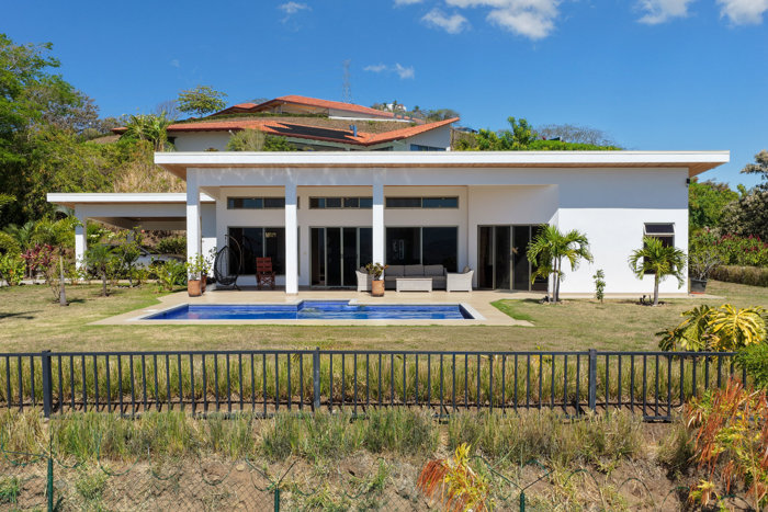 Home With Pool And Mountain Views – Roca Verde, Atenas in Concepción, Atenas, Alajuela — $775,000