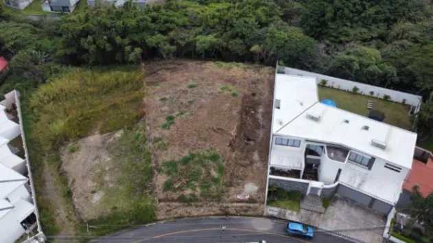 Se vende lote en Escazú Centro 26-717 en Escazú, San José — $343,000